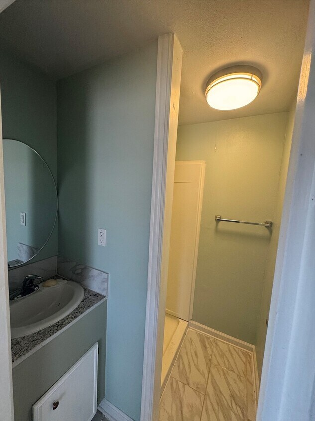 Building Photo - 2004 Deats Rd