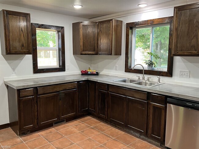 Foto del edificio - 3 br, 2 bath House - 111 West Elm Street