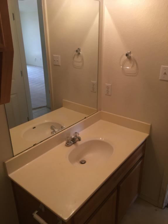 Foto del edificio - 4604 Bowles Dr, Unit B