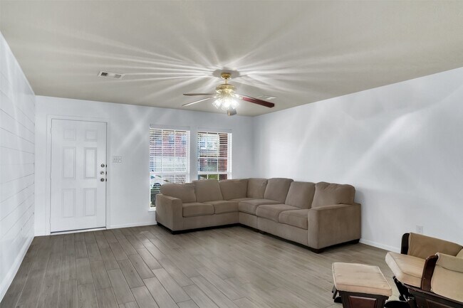 Foto del edificio - 15807 Little Miss Creek Dr