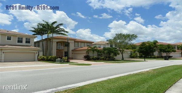 Building Photo - 10682 Old Hammock Way