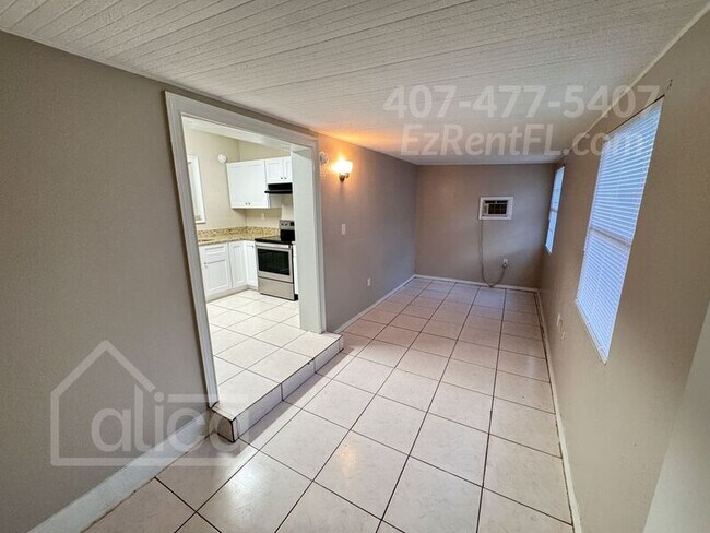 Foto del edificio - 4802 Burgundy Ln