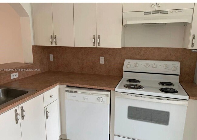 Foto del edificio - 2921 SE 13th Ave