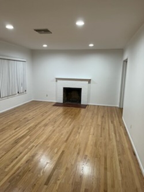 Sala de estar - 1712 N Pepper St