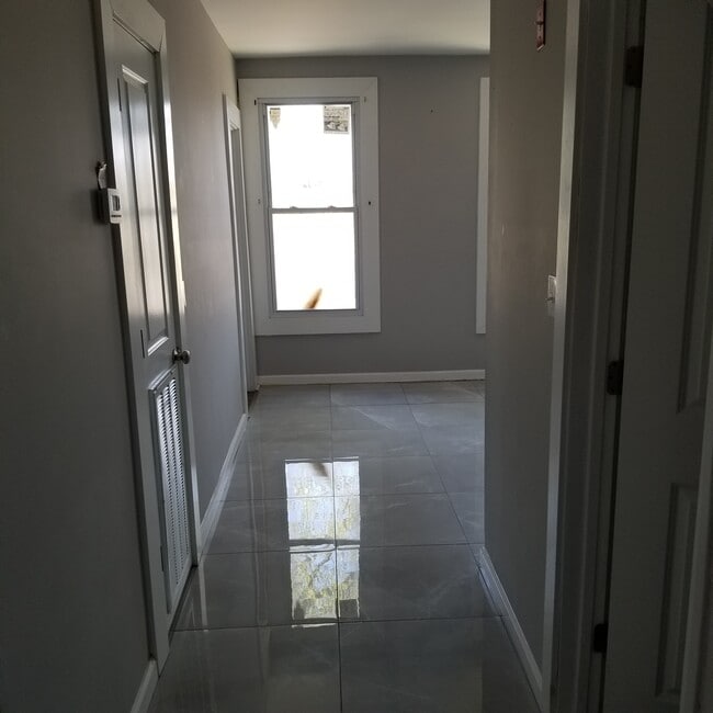 Building Photo - 84 Carson Ave