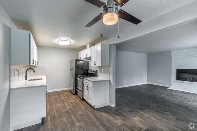 2BR, 1BA - Cottage - RENOVATED 2022 -896SF - Habitat