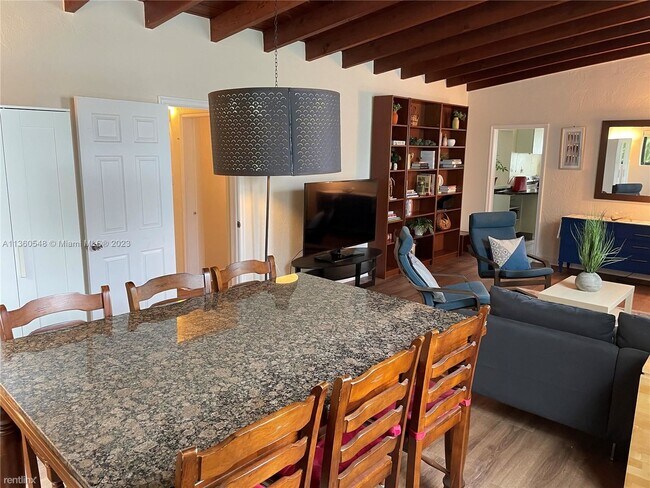Foto del edificio - 3 br, 2 bath House - 11534 NE 13th Ave