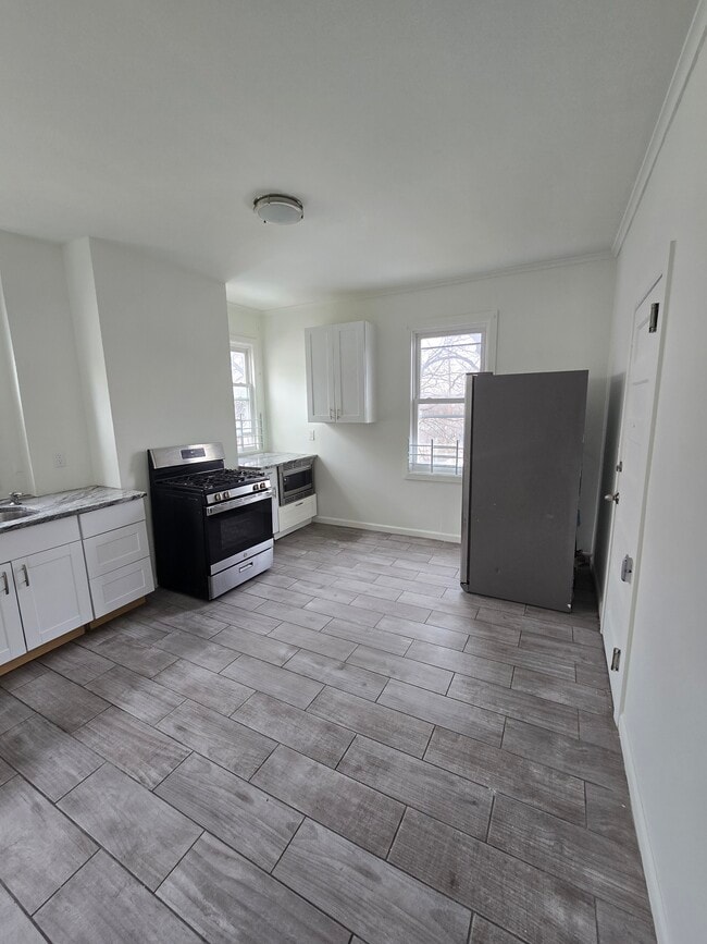 Building Photo - 27 Harrison Plz