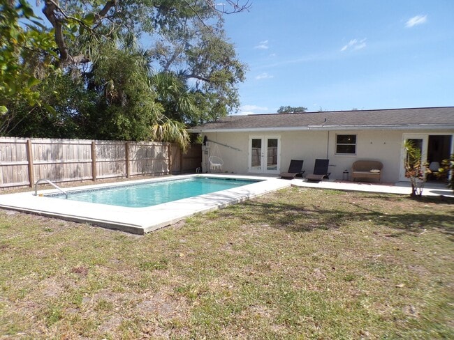 Building Photo - Turn-key Furnished POOL home!