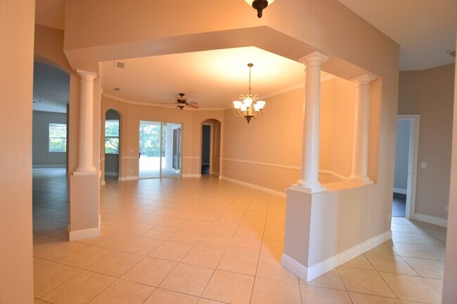 Foto del edificio - 824 Wood Briar Loop
