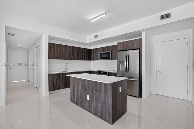 Foto del edificio - 2960 NE 207th St