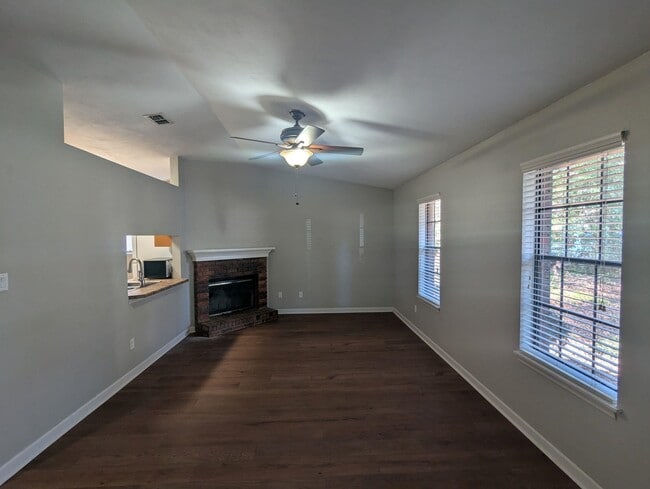 Building Photo - 202 Whetherbine Way W