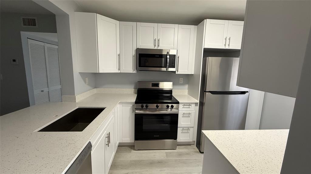 Foto principal - 110 NW 60th Ave