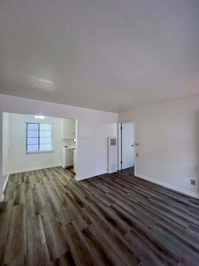 Foto del edificio - 4326 1/2 SWIFT AVENUE-