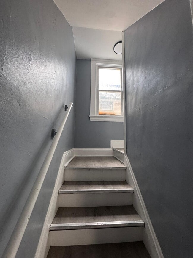 Building Photo - 3438 E 121