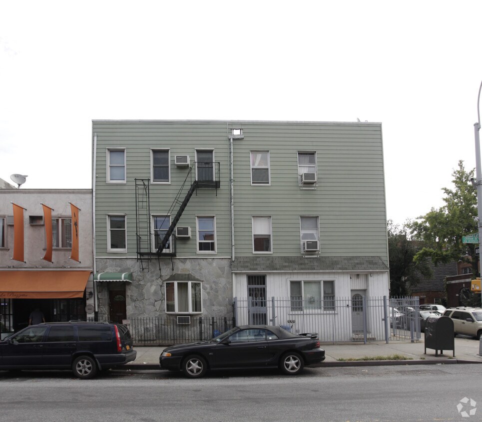 Building Photo - 438 Graham Ave