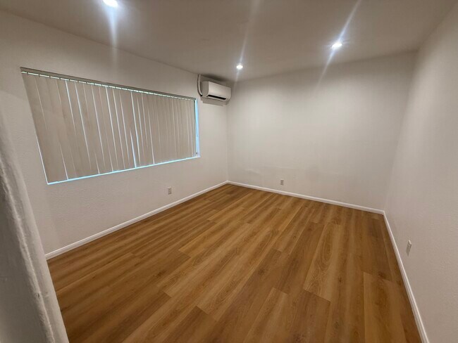 Foto del edificio - 2319 S Rimpau Blvd