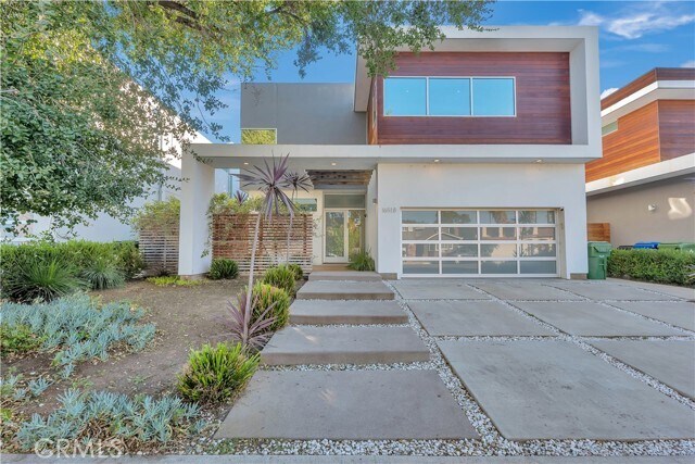 Building Photo - 16518 Moorpark St
