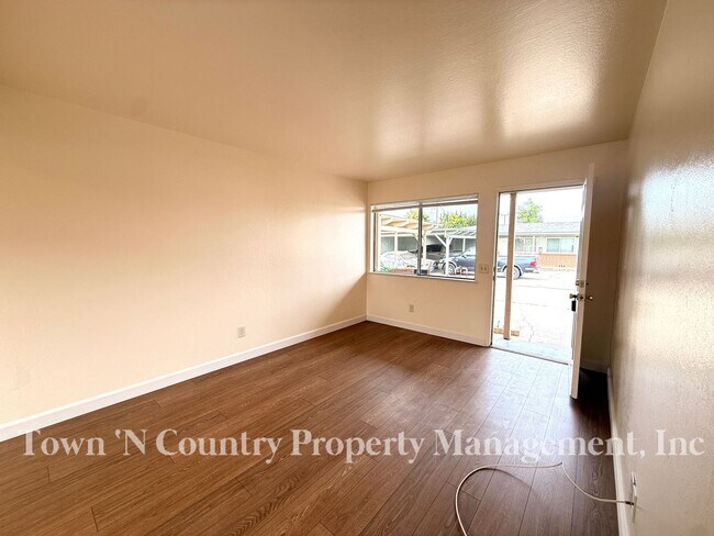 Building Photo - 239 W Alvin Dr