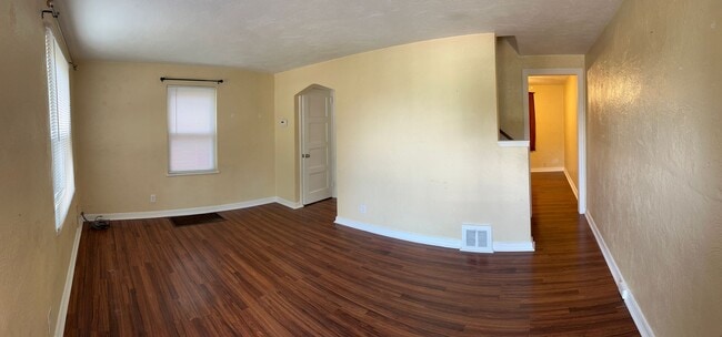 Building Photo - 4402 Coleridge St