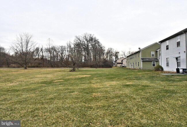 Foto del edificio - 592 Wrensong Rd