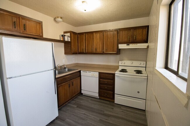 Building Photo - 3709-3711 Sugar Tree Lane