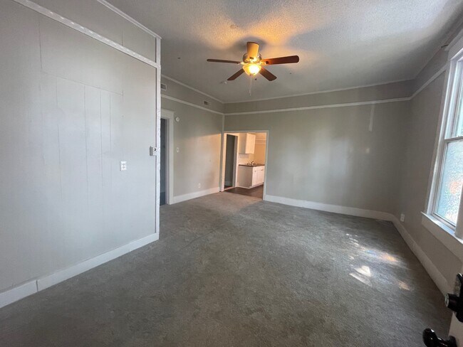 Foto del edificio - 1800 S Main St