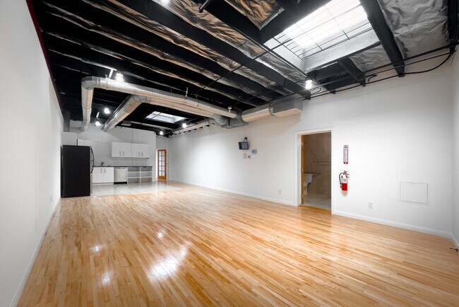 Foto del edificio - 5401 Alvern Cir