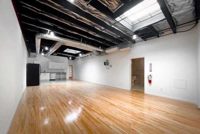 Building Photo - 5401 Alvern Cir