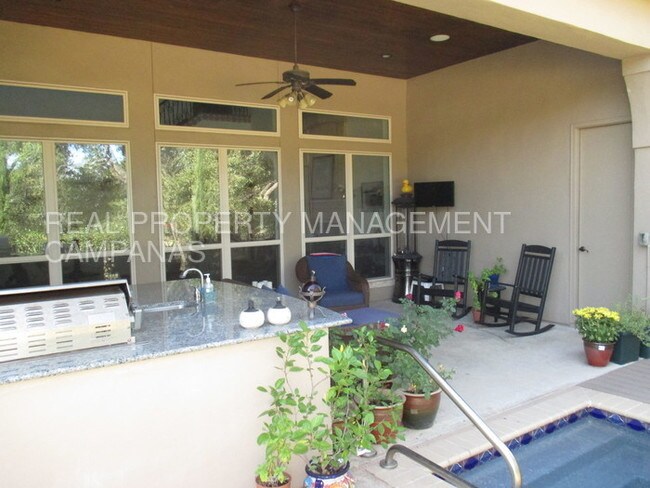 Building Photo - 22438 Viajes