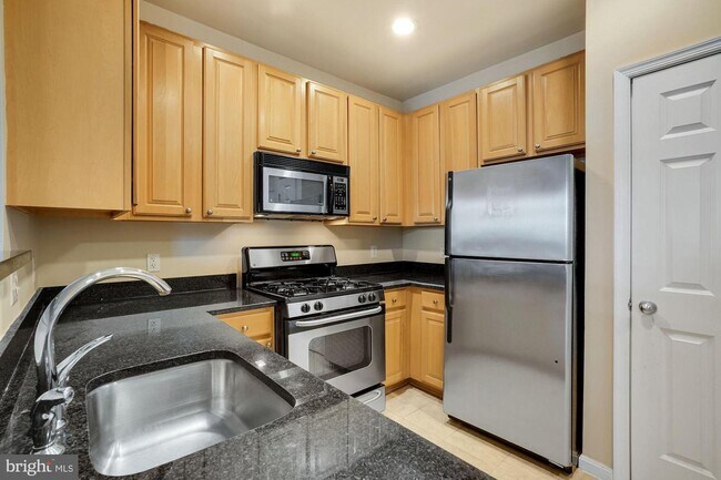 Building Photo - 2465 Army Navy Dr