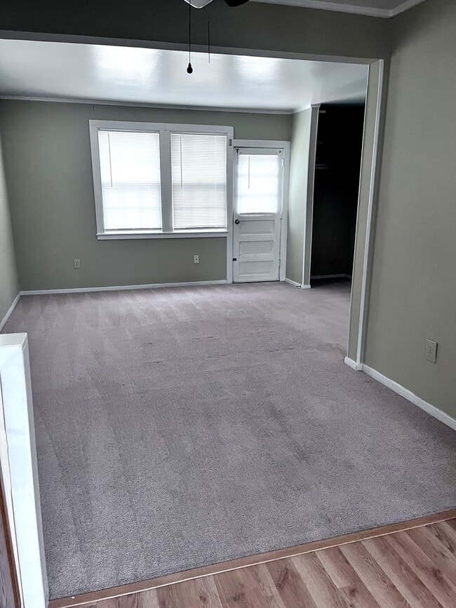 Building Photo - Two Bedroom, Spacious Apartment