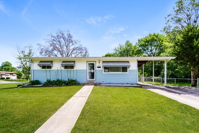 Building Photo - 455 Moule Dr