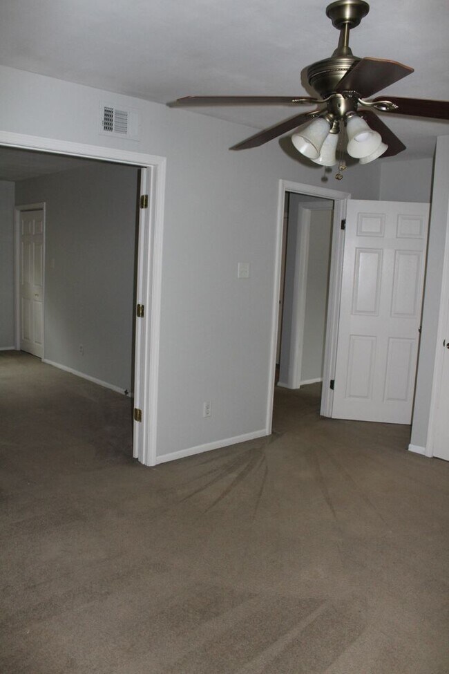 Building Photo - Spacious Home in High Point Terrace, on the Greenline