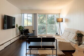 Building Photo - 55 E 12th Ave