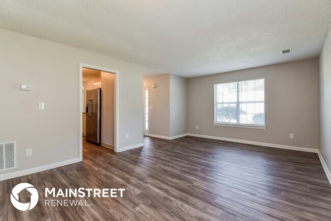 Foto del edificio - 5543 Pine Gate Dr