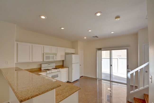 Foto del edificio - Beautiful two bedroom in great location