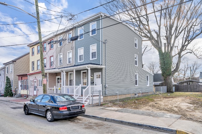 Photo - 332 Morris St House