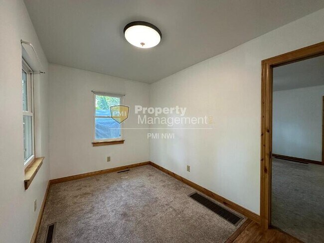 Building Photo - 93 E 660 N