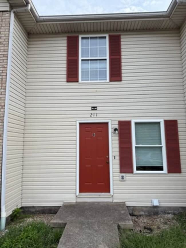 Building Photo - 211 Aqueduct Dr