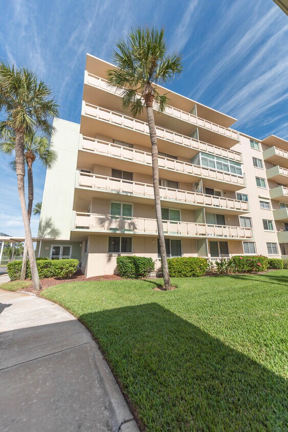 Primary Photo - 2020 N Atlantic Ave