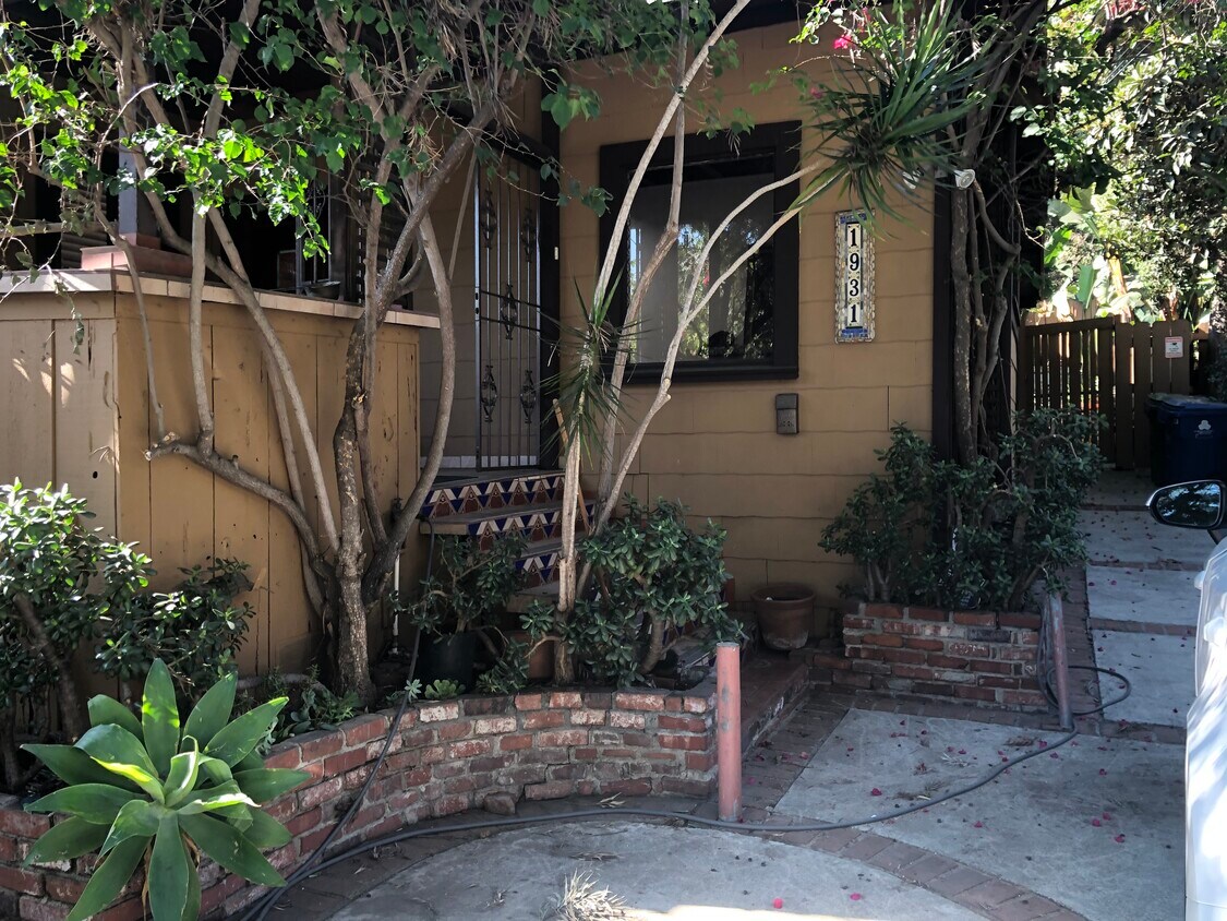 main entrance - 1931 Pinehurst Rd
