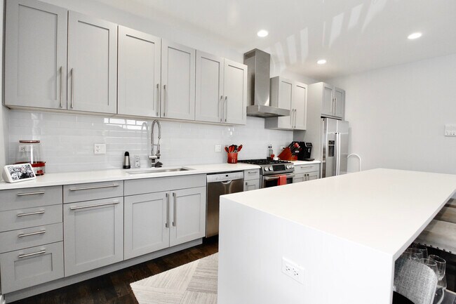Foto del edificio - 5646 N Ashland Ave