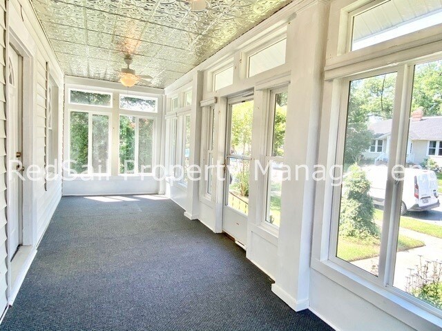 Building Photo - Indian River Home!