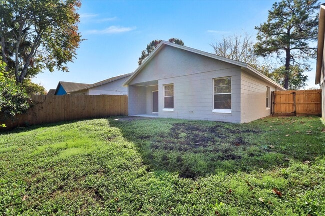 Building Photo - 521 Madrigal Ct