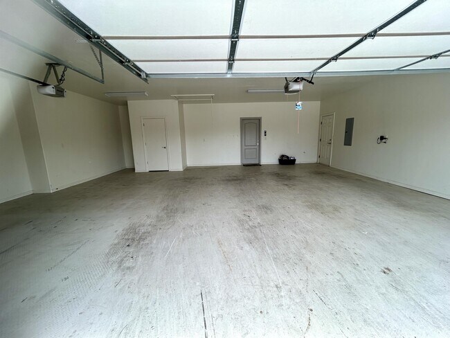 Building Photo - 13132 NE Jaguar Ln