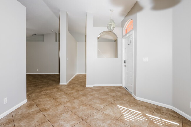 Building Photo - 130 Pepper Tree Cres
