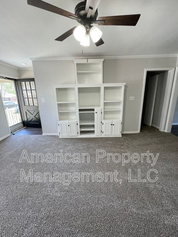 Building Photo - 718 N Gary Pl