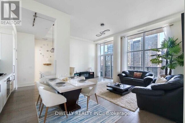 Photo du bâtiment - 330 Richmond St W