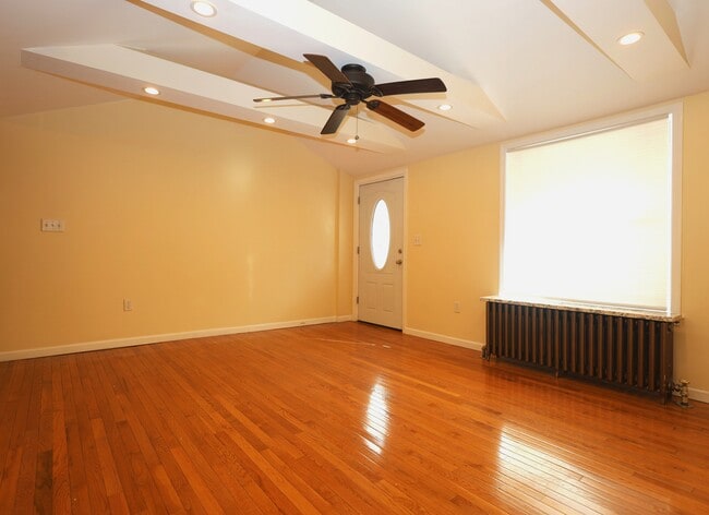 Building Photo - 316 Ella St